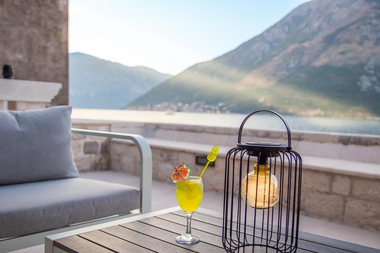 Pallazo Uniqato Seafront Kotor Luaran gambar